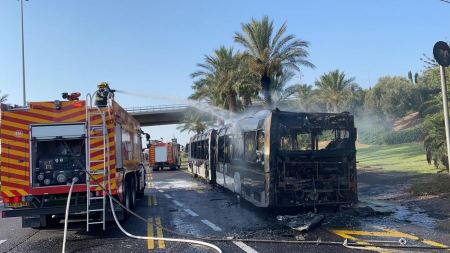 حيفا: اندلاع النيران في حافلة مطرونيت